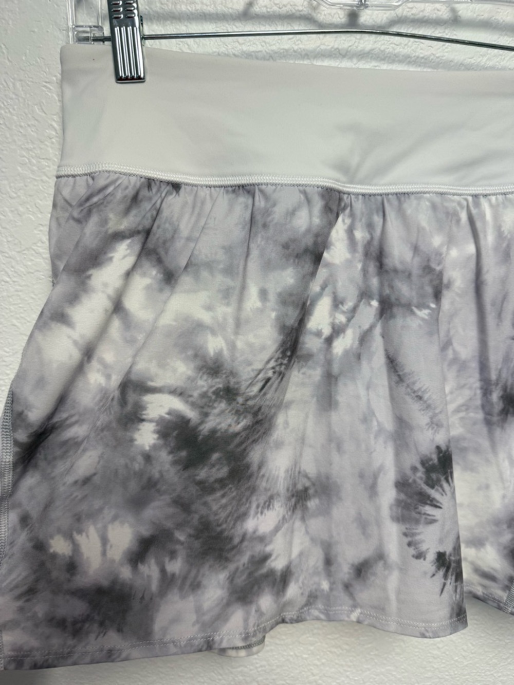 SPANX Get Moving Gray Tie Dye Athletic Skort Skirted Shorts Size M - Picture 3 of 11